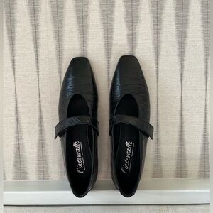 L’Intervalle black leather ballet flats with strap. Size 39 (8.5)